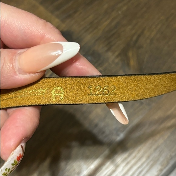 Vintage Etienne Aigner burgundy leather and brass belt size 26 - Picture 5 of 6